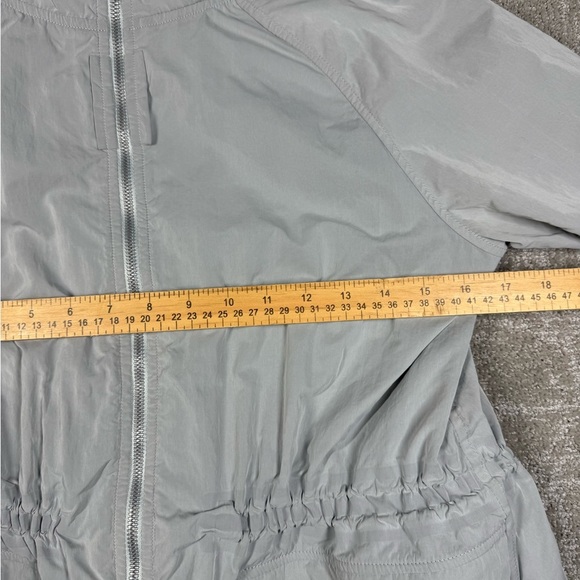 Lululemon Rain Jacket Pack and Glyde Coat Silver Gray Trench Coat Cute - Picture 4 of 7